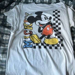 I’m selling a slightly new Disney Mickey Mouse tshirt